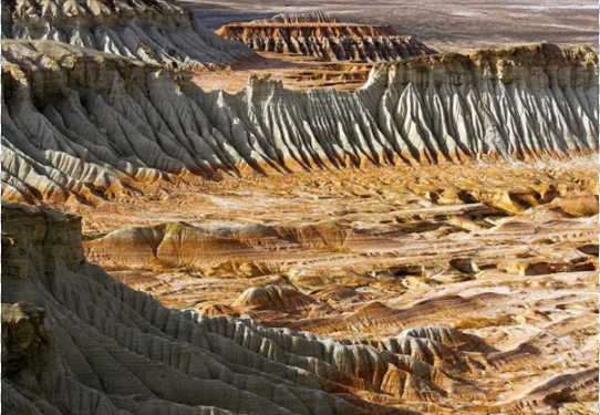 Breathtaking view of the Yangikala Canyon in Turkmenistan, a premier destination for our 4x4 off-road adventure tours.